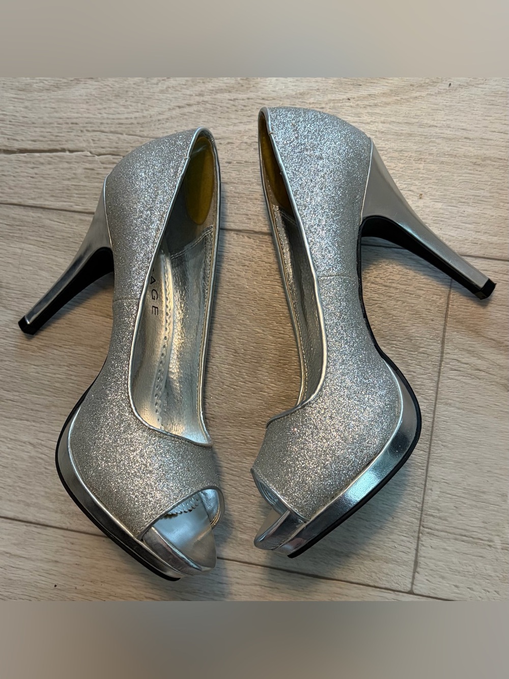 Size 8M Women’s Rampage Silver Glitter Peep-Toe High Heels